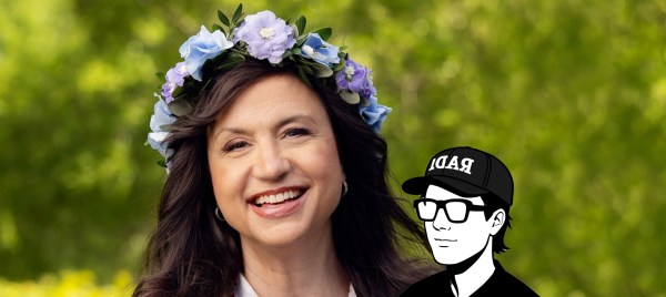 Petra Mede, Sommar i P1, Sommarprat 2025, Sveriges Radio, kulturkritik, radiomonolog, svensk radio, sommar i radion, Huey Lewis and the News, American Psycho, Patrick Bateman, karriärkvinna, svensk kändis, kändisar i radio, kulturdebatt, humor och allvar, svensk mediekritik, DN kultur, P1 sommar, sommarprogram recension, svensk kulturdebatt, feministisk analys, populärkultur, sommar i P1 recension